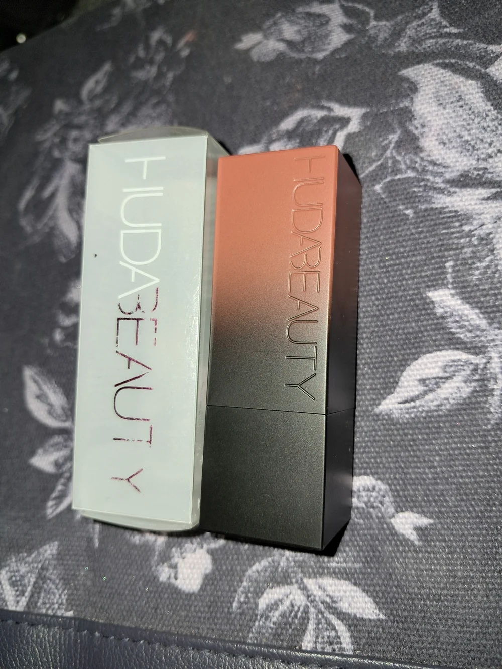 HUDA BEAUTY Power Bullet Matte Lipstick — First Kiss